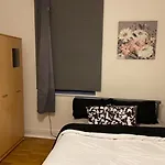Short Term Let Room In De1